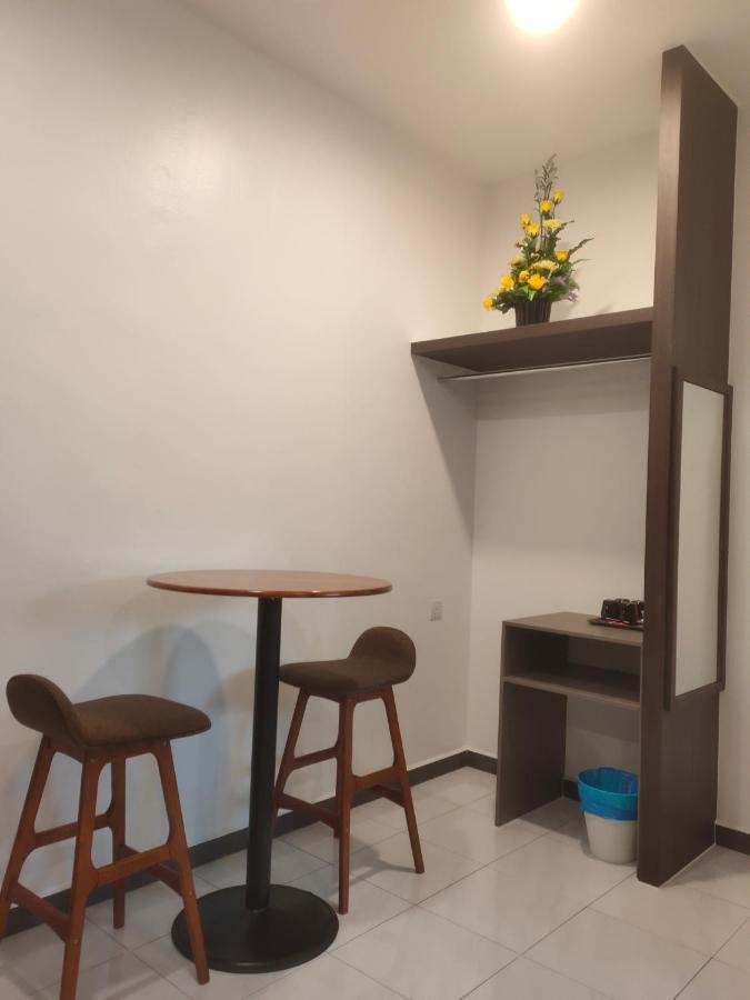 איפוה Just Austin Guesthouse מראה חיצוני תמונה
